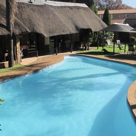 Aero Guest Lodge Kempton Park Exterior foto